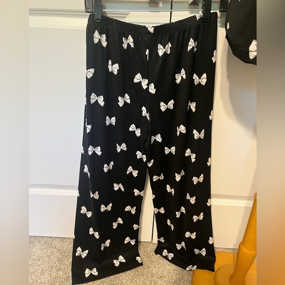 Kate Spade Black and White Bow Tie Short Sleeve 2 Piece Pajama Set Sz S NWT - Picture 3 of 7